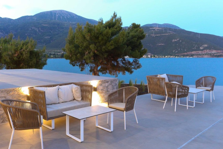 Trizonia Bay Hotel