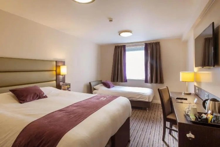 Standard Triple room