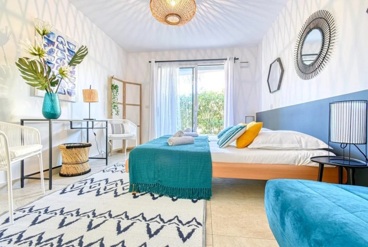 Nice Apartment With Private Garden, Pool & Parking