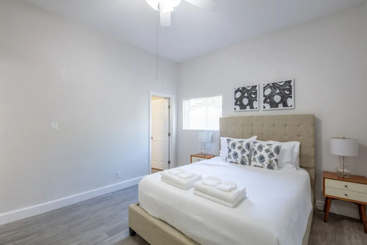8140 E Pine - 6 Br Home