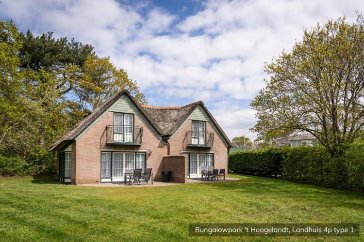 2 Bedrooms Bungalow