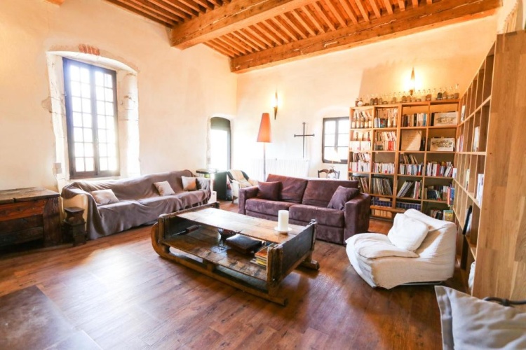 5 Bedrooms Cottage