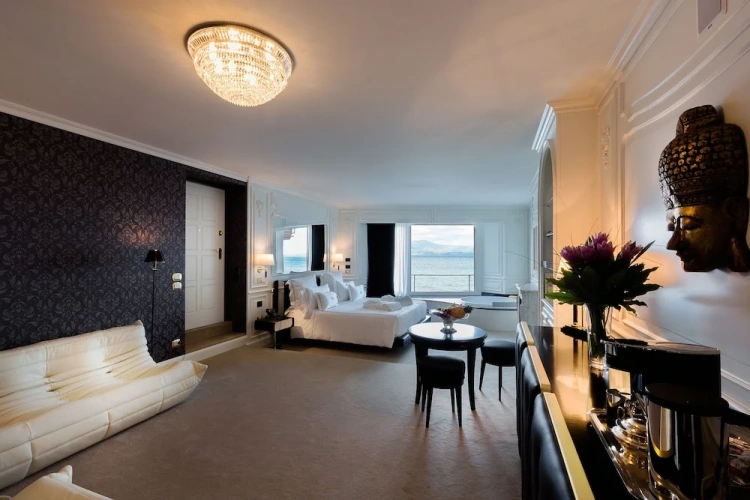 Luxury Suite