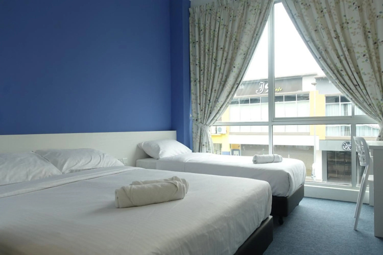 Lodge 10 Hotel