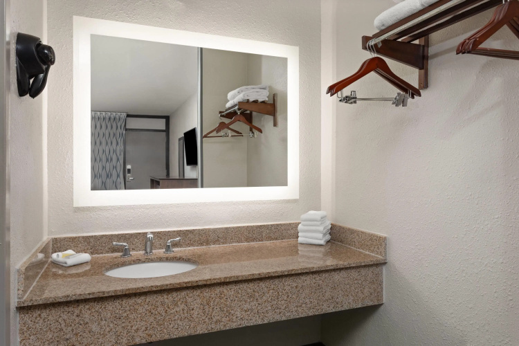 Days Inn by Wyndham Orlando Conv Center/International Drive photo 8