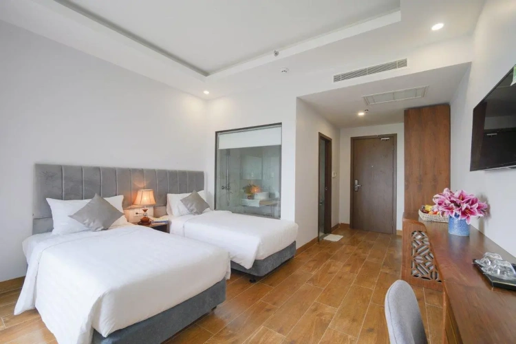 Deluxe Twin room with partial sea view