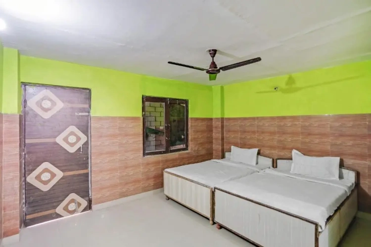 Standard Triple room