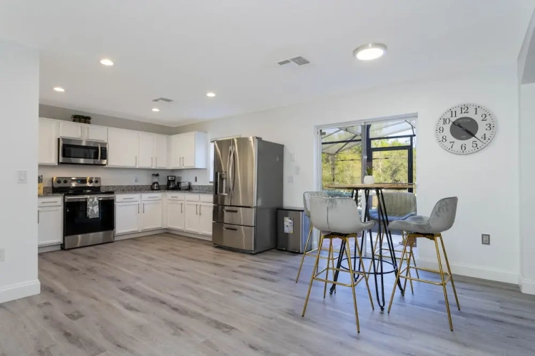 5 Bedrooms Standard Family room