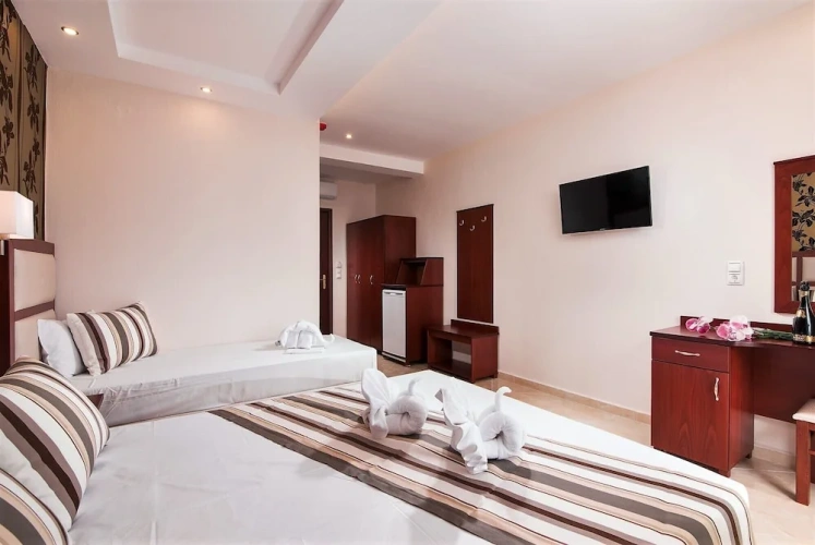 Deluxe Triple room with balcony and with sea view