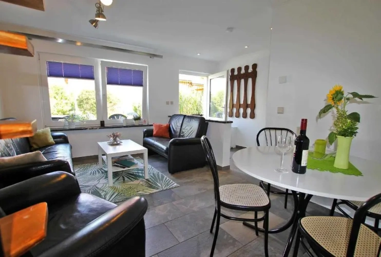 2 Bedrooms Cottage