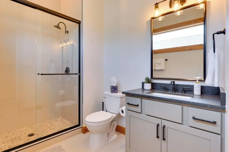 4 Bedrooms Apartment