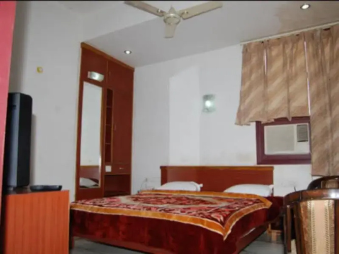 Hotel S.R Palace