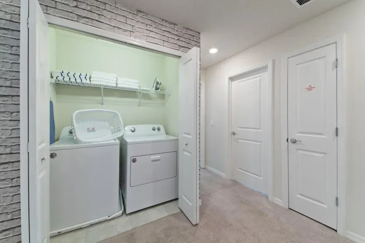 260 Jetty Way