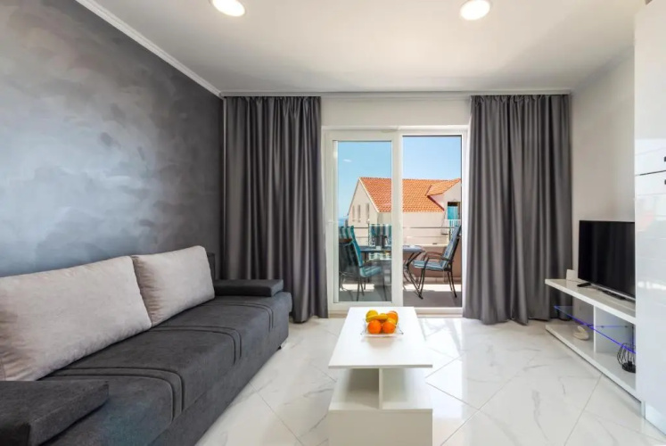 2 Bedrooms Apartment
