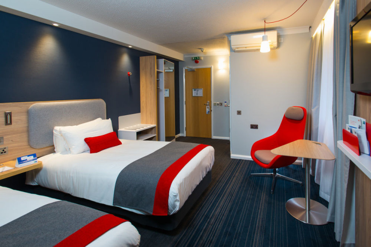 Holiday Inn Express London - Luton Airport photo 11