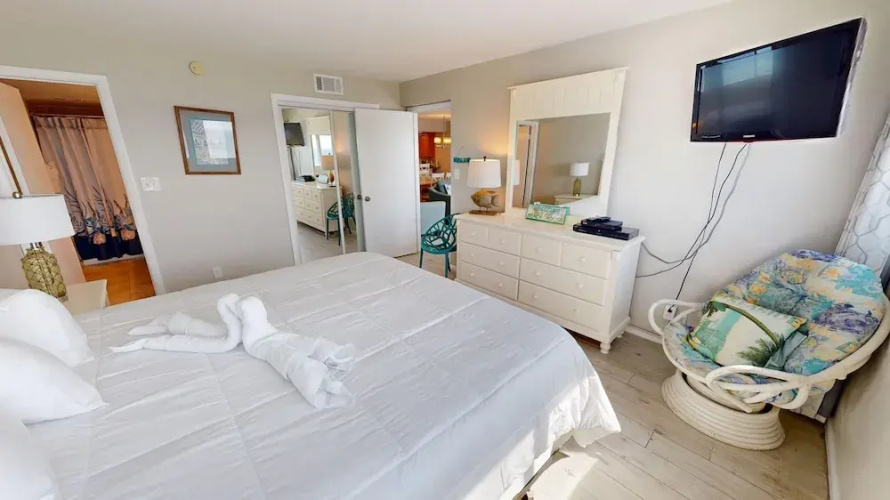Beach House 503d 2 Bedroom Condo by RedAwning