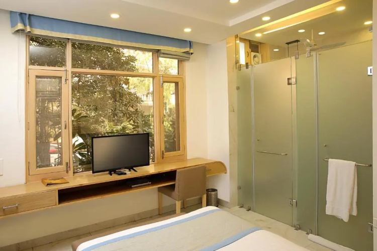 Ahuja Residency, Dlf Phase II