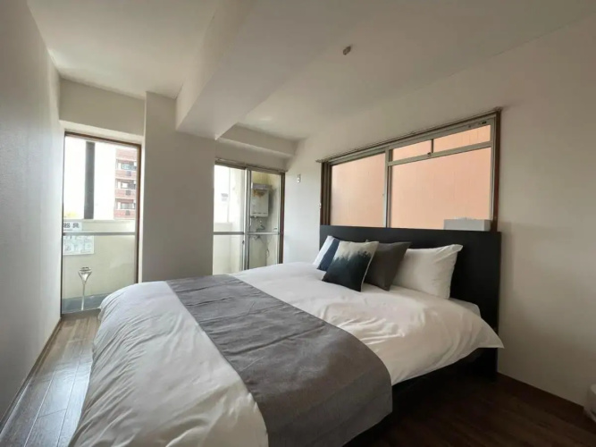 2BR good for 6PPL overlooking Peace Park with WIFI!