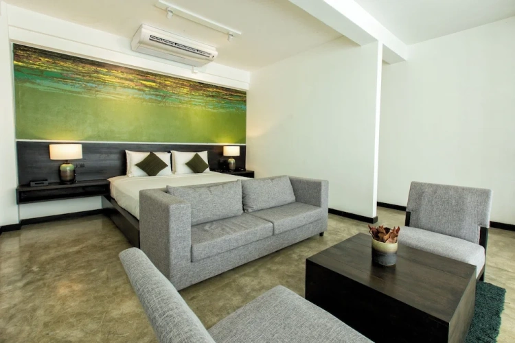 2 Bedrooms Family Suite with balcony and with lake view