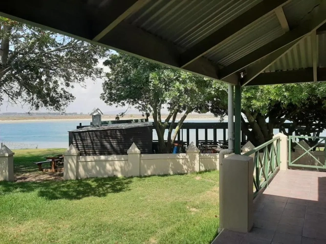 Standard Twin room with river view
