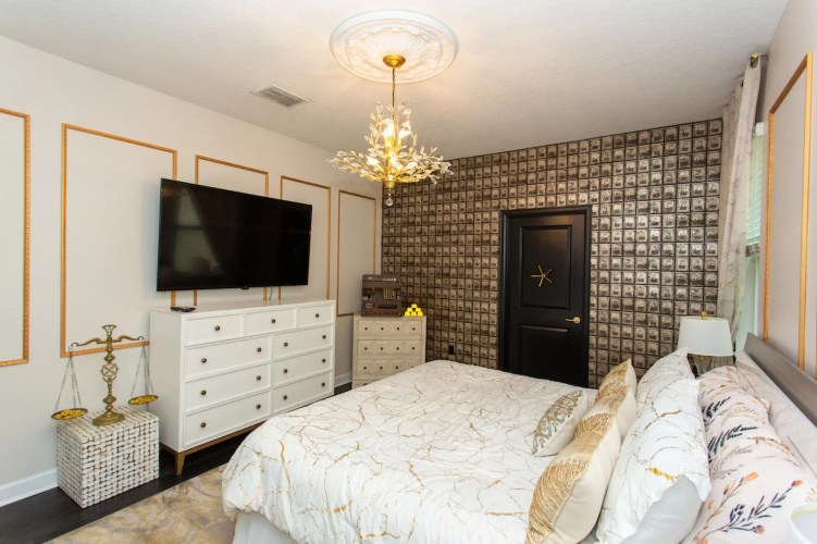 Magical Muggle Mansion Pool Spa Sleeps 23