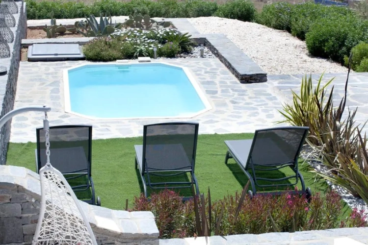 2 Bedrooms Villa
