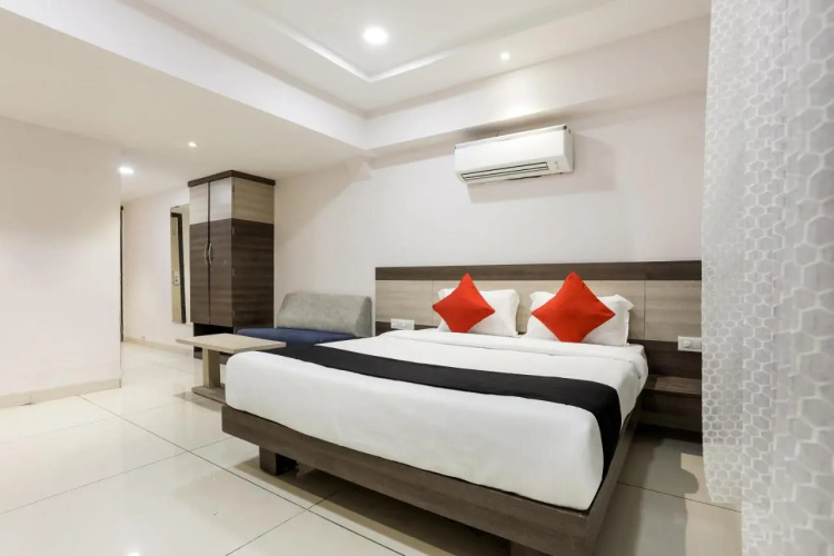 FabHotel Pishori Inn
