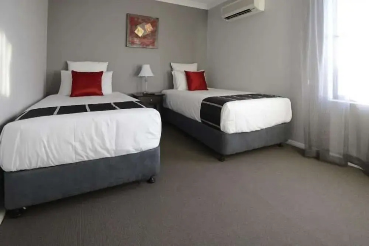Aastro Dish Motor Inn