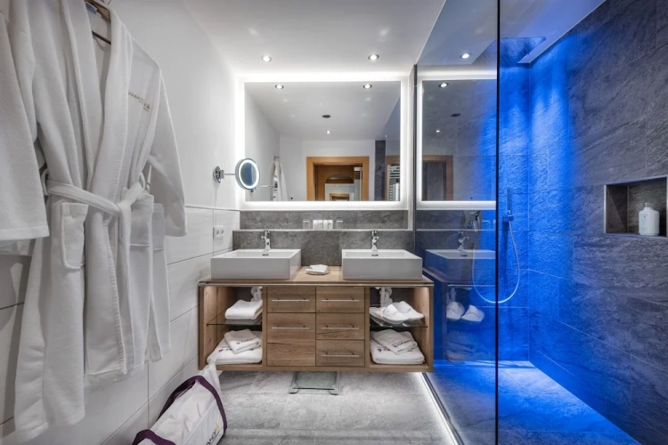 1 Bedroom Deluxe Suite with balcony