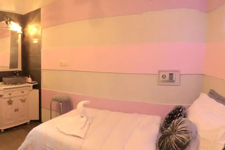 Corner House Volos