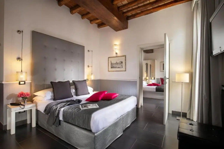Standard Triple room with view