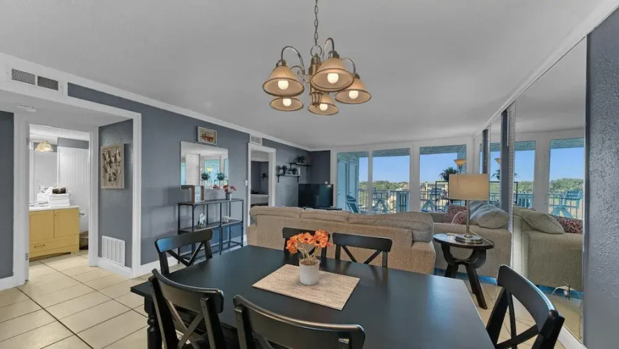 Dolphin Point 601b