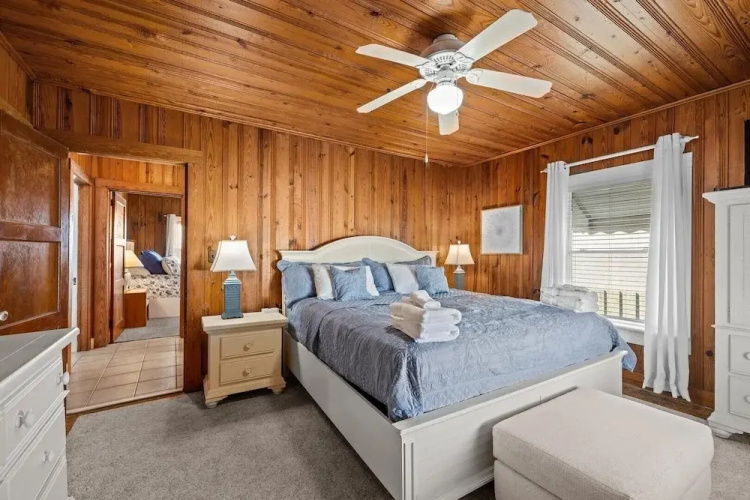 Pollock Cottage 6 Bedroom Home