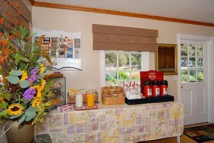 Deer Haven Inn & Suites