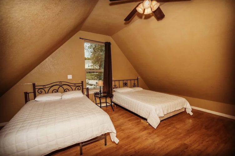 River Rd. Treehouses- Mockingbird Lodge