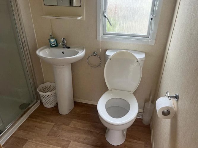 Caravan - Sleeps 6 - Pets Ok - Parking