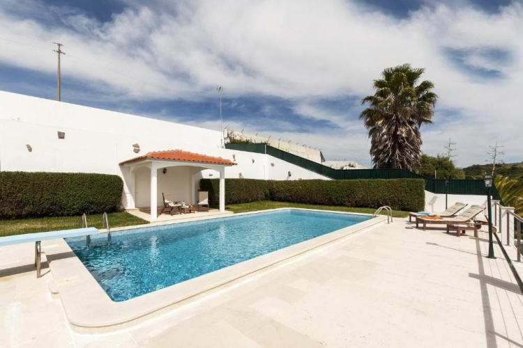 4 Bedrooms Cottage