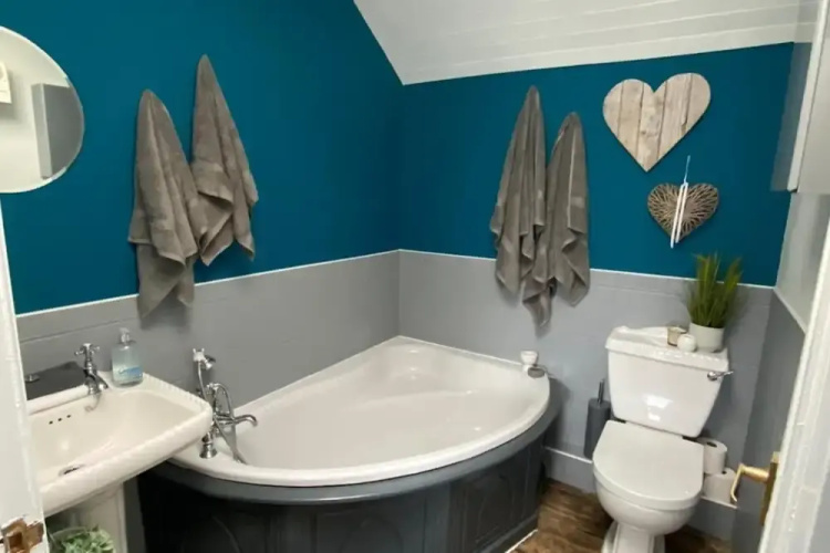 Cottage - Sleeps 4 - Pet Friendly - Terrace