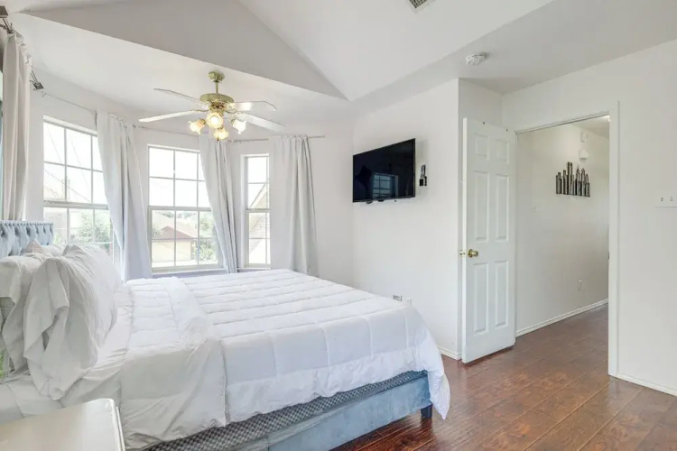 3 Mi to Dfw: Pet-friendly Euless Home