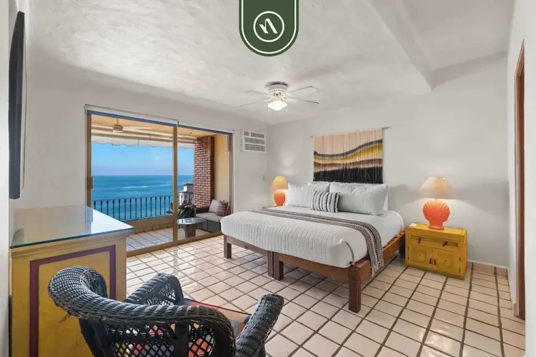 Beachfront Mexican Styled 3 BR Condo in Downtown