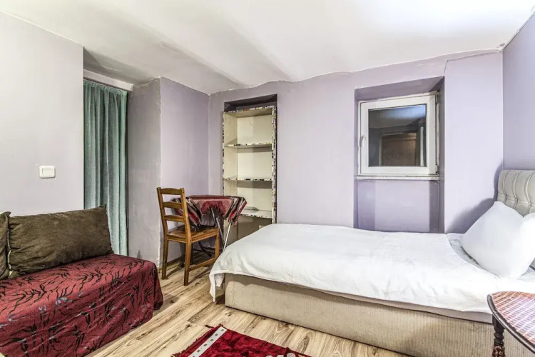 Cozy Home With Backyard in Sisli
