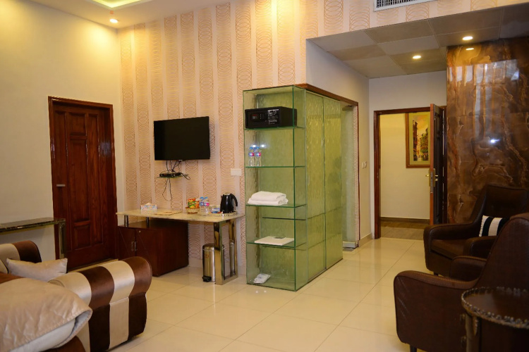 Hilton Suites
