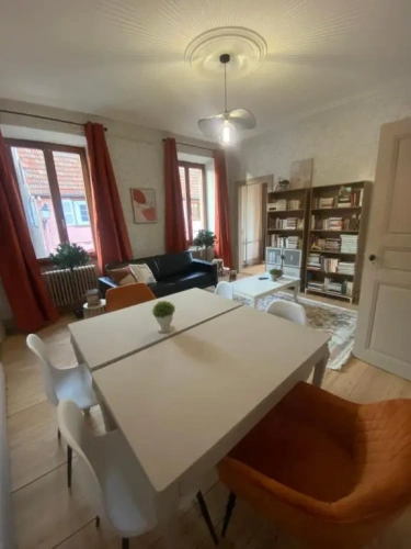 3 Bedrooms Apartment
