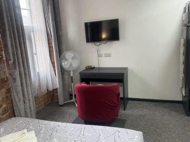 Studio - Sleeps 2 - Parking - Wifi