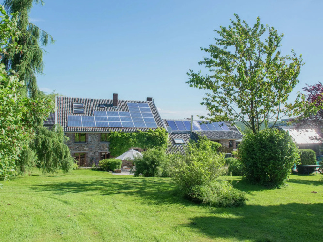 Desnie Farmhouse With Pool