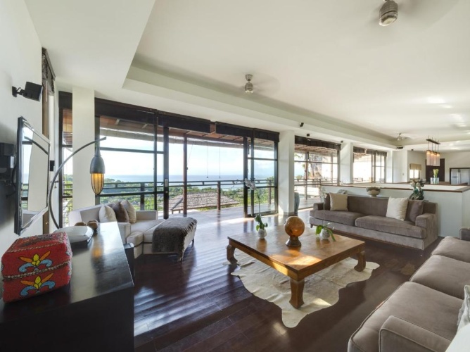 4 Bedrooms Villa