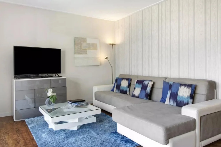 1 Bed Apartment Sleeps 4 With Pool