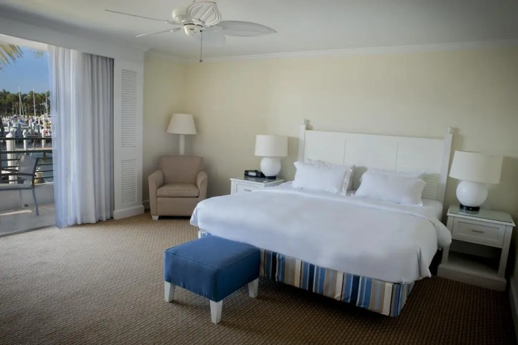 Standard room with harbour view
