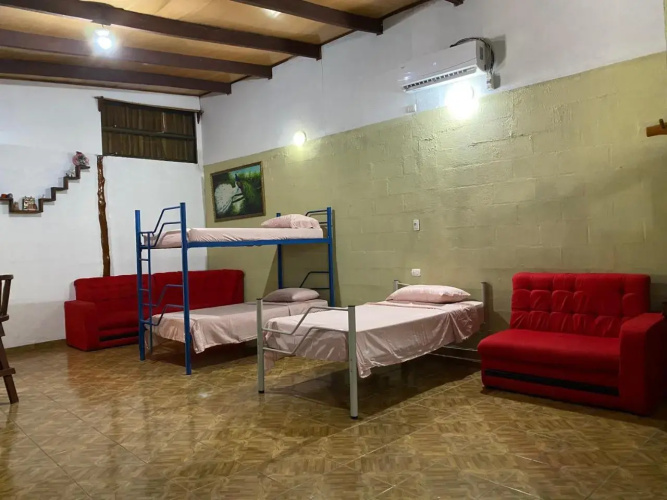 Mauras Tropical Mini Hostel
