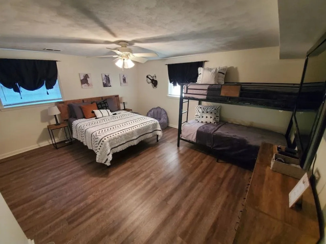 Andrea Abode 5 Bedroom Home by RedAwning